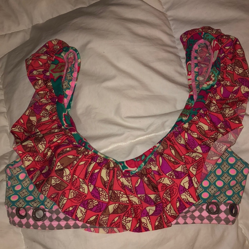 Brand New Maaji Ruffle Bikini Top. size small